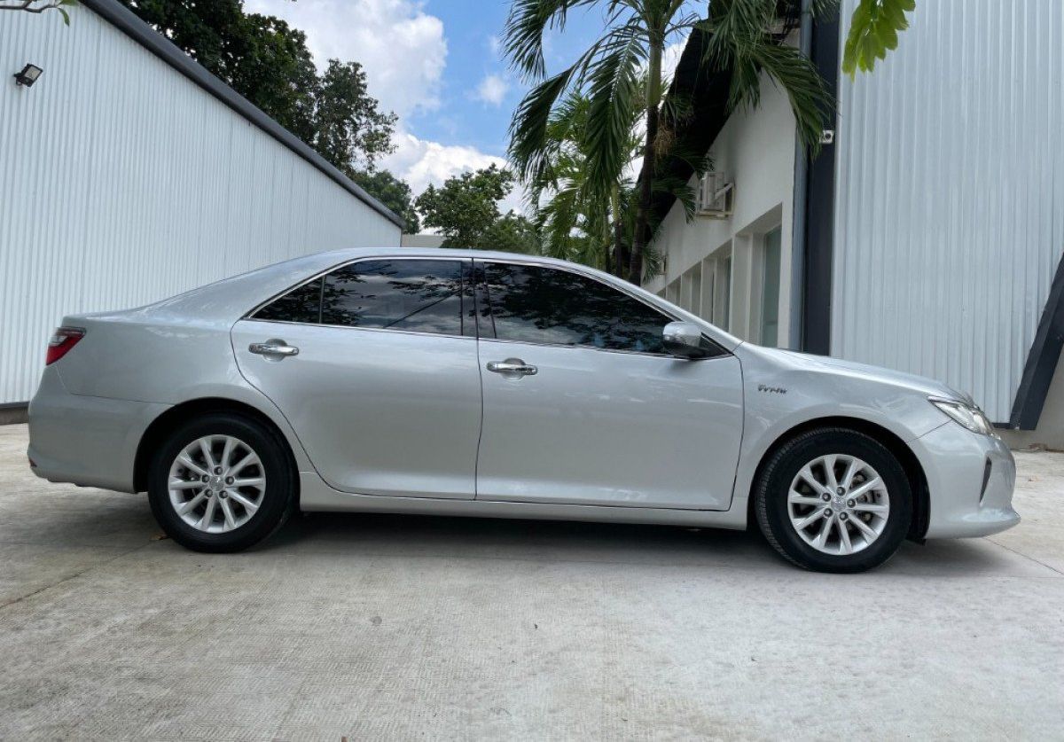 Toyota Camry   2.0E 2015 - Bán ô tô Toyota Camry 2.0E sản xuất năm 2015, màu bạc, 670 triệu