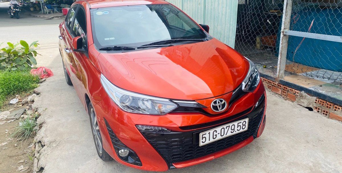 Toyota Yaris 2018 - Cần bán gấp Toyota Yaris năm sản xuất 2018, màu đỏ, nhập khẩu nguyên chiếc