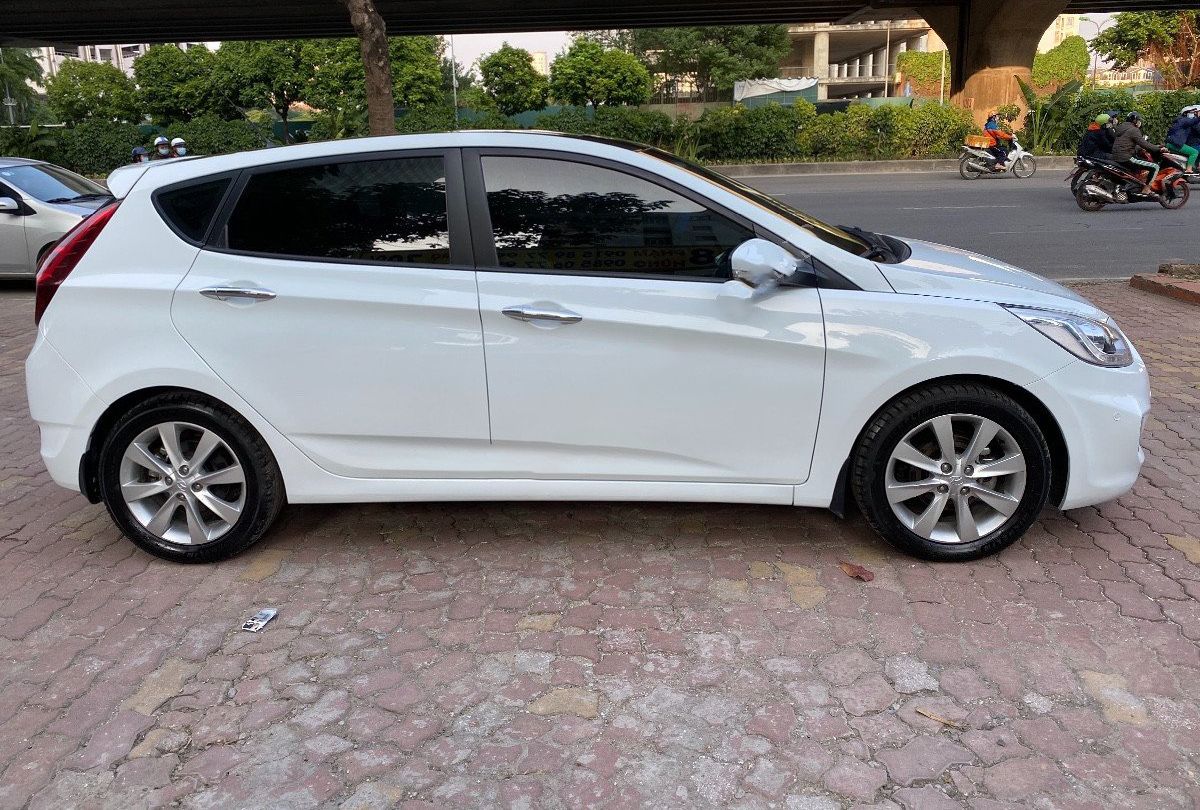 Hyundai Accent 2013 - Cần bán Hyundai Accent đời 2013, màu trắng, nhập khẩu nguyên chiếc