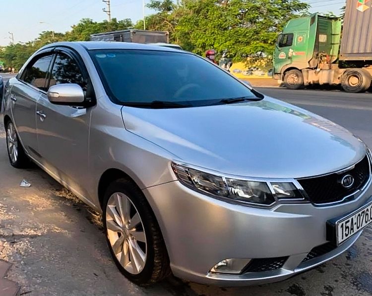 Kia Forte   SLi 1.6 AT 2009 - Cần bán gấp Kia Forte SLi 1.6 AT 2009, màu bạc, xe nhập, 275tr