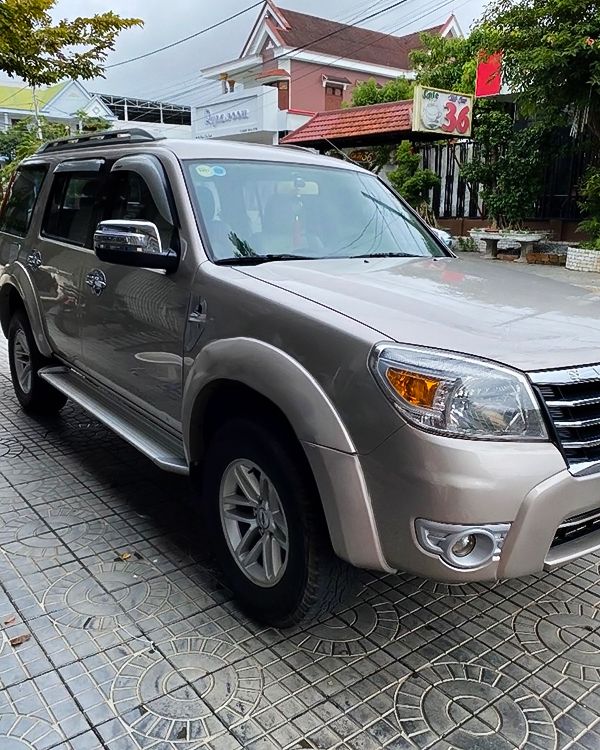 Ford Everest     2009 - Xe Ford Everest đời 2009, màu xám còn mới, giá 368tr