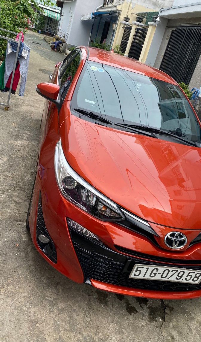 Toyota Yaris 2018 - Cần bán gấp Toyota Yaris năm sản xuất 2018, màu đỏ, nhập khẩu nguyên chiếc