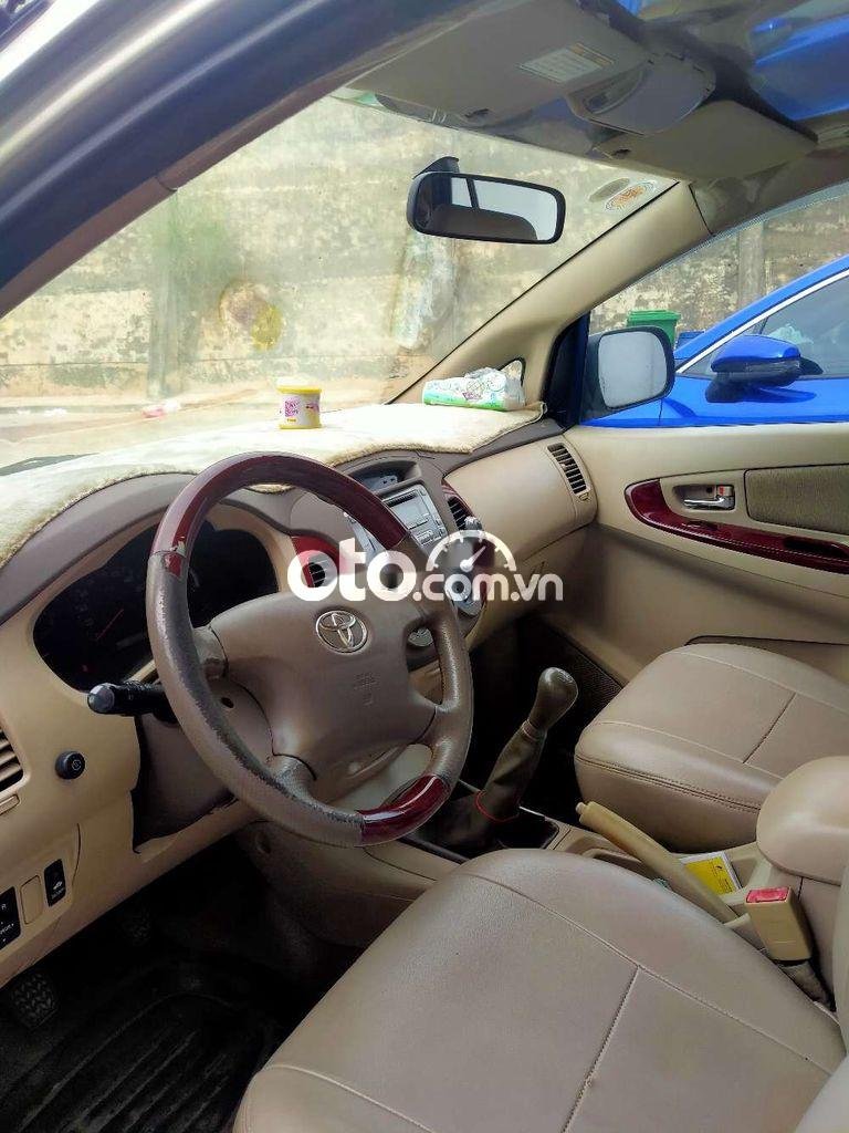 Toyota Innova 2006 - Cần bán Toyota Innova đời 2006, màu bạc, xe nhập xe gia đình, giá 245tr