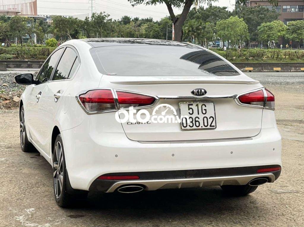 Kia Cerato 2018 - Cần bán lại xe Kia Cerato năm 2018, màu trắng, xe nhập