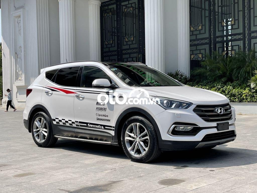 Hyundai Santa Fe   2018 - Cần bán lại xe Hyundai Santa Fe sản xuất năm 2018, màu trắng, giá chỉ 925 triệu