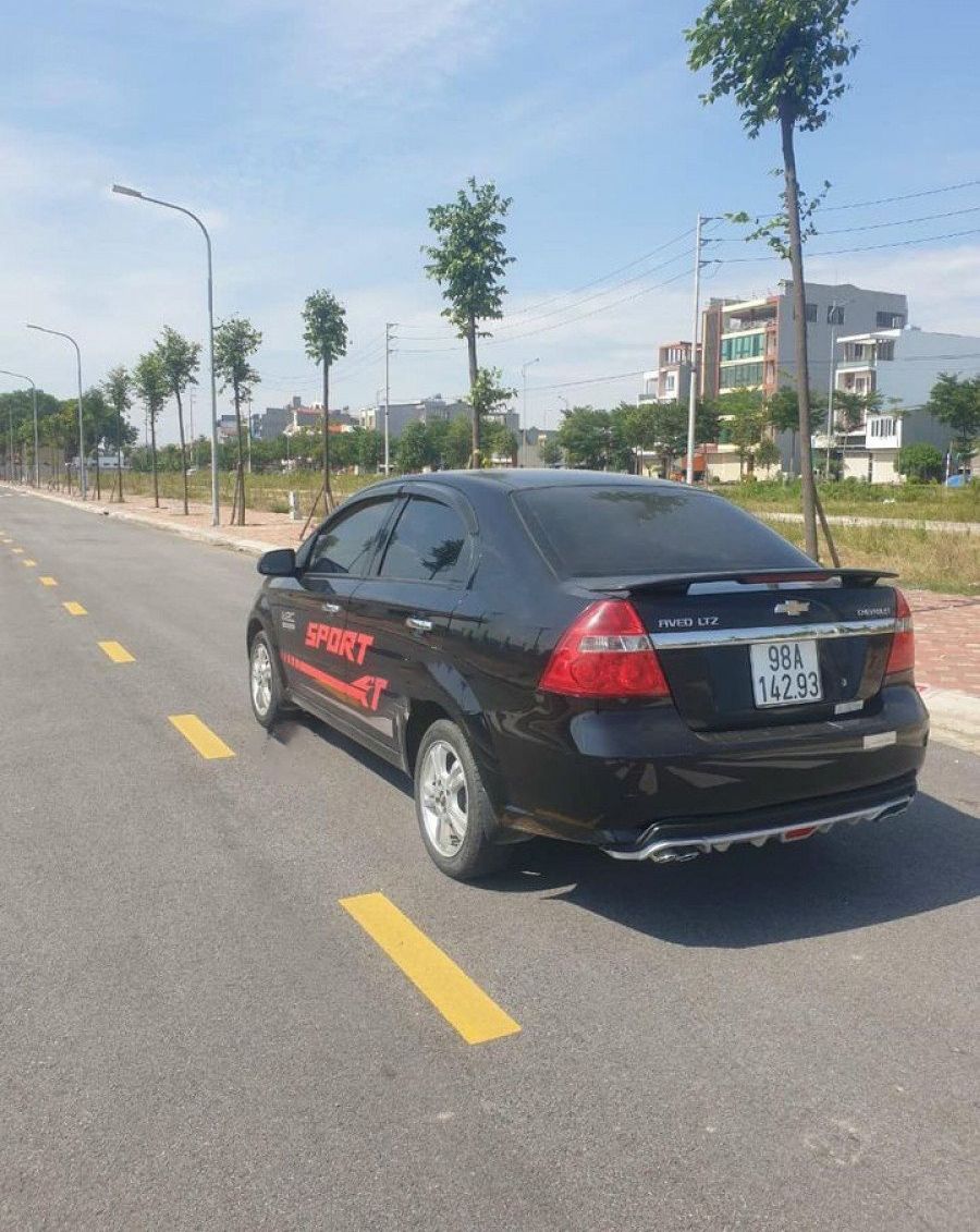 Chevrolet Aveo 2017 - Bán xe Chevrolet Aveo sản xuất năm 2017, màu đen, giá tốt