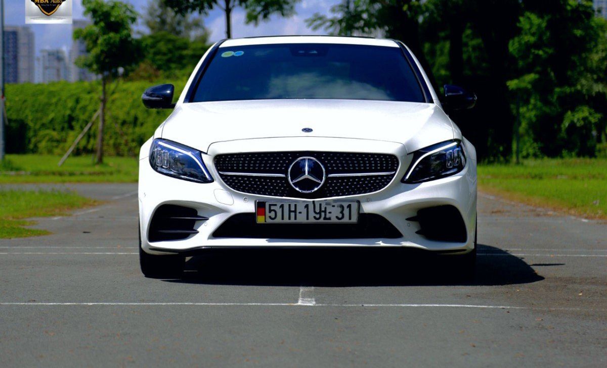 Mercedes-Benz C300   2019 - Cần bán lại xe Mercedes năm sản xuất 2019, màu trắng còn mới