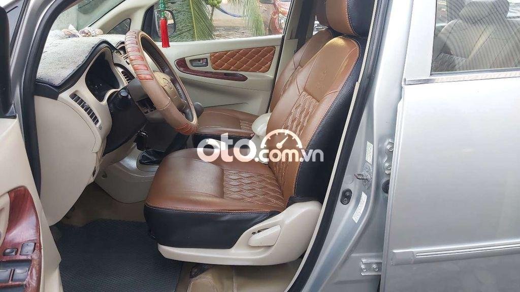 Toyota Innova     2008 - Bán Toyota Innova năm sản xuất 2008, màu bạc còn mới, giá tốt