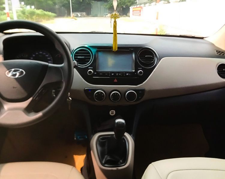 Hyundai Grand i10 1.2 MT Base 2016 - Bán Hyundai Grand i10 1.2 MT Base 2016, màu bạc, xe nhập, giá chỉ 235 triệu