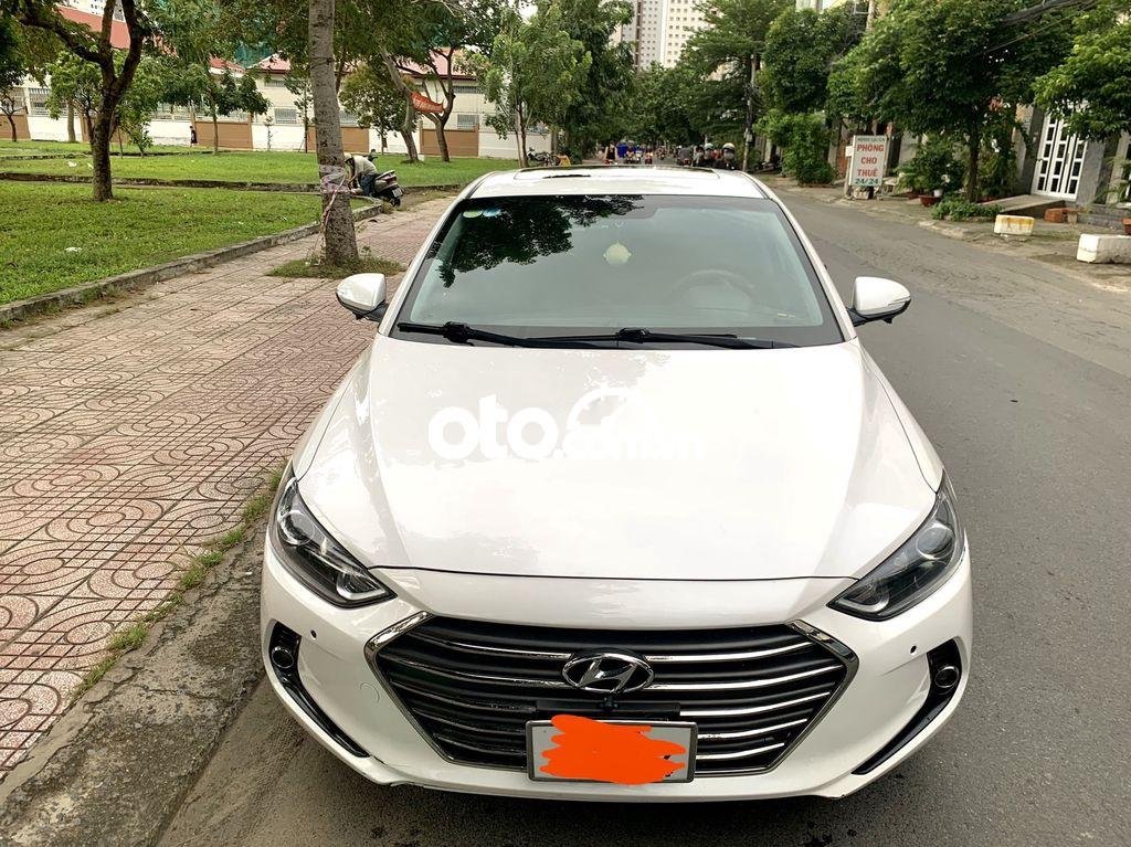 Hyundai Elantra 2017 - Bán Hyundai Elantra đời 2017, màu trắng, nhập khẩu nguyên chiếc, giá tốt