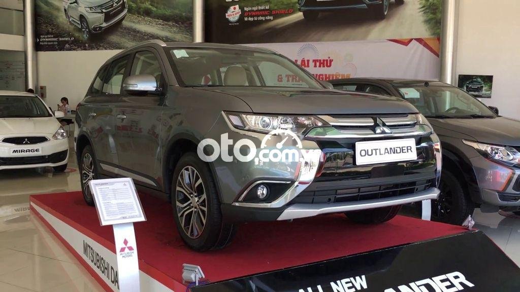 Mitsubishi Stavic 2021 - Bán ô tô Mitsubishi Outlander sản xuất năm 2021, màu nâu, xe nhập