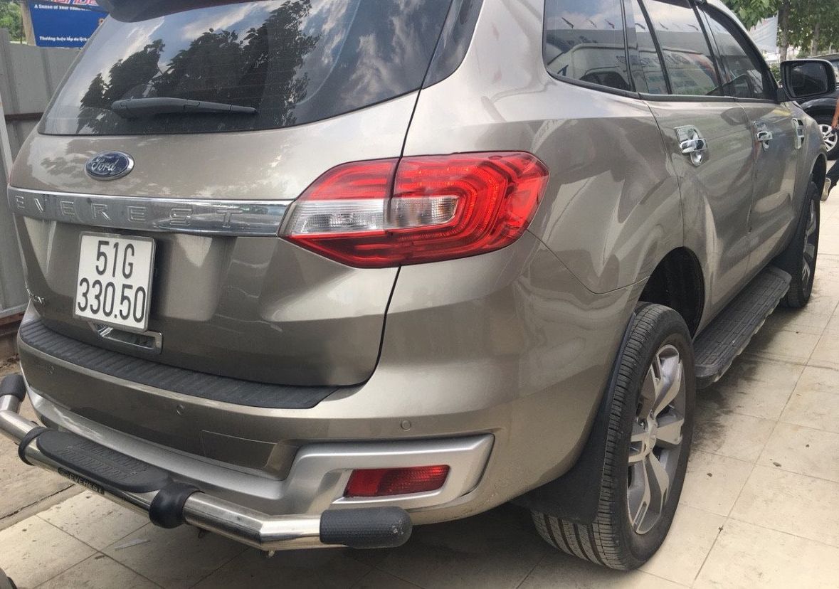 Ford Everest   Titanium  2016 - Cần bán gấp Ford Everest Titanium sản xuất năm 2016, màu xám, xe nhập