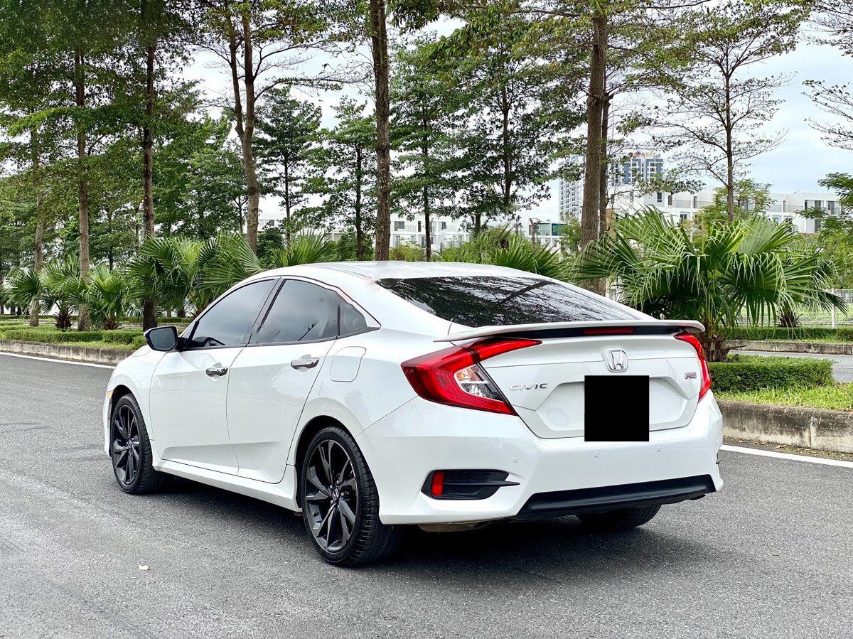 Honda Civic   RS 2019 - Cần bán gấp Honda Civic RS đời 2019, màu trắng, xe nhập, giá tốt