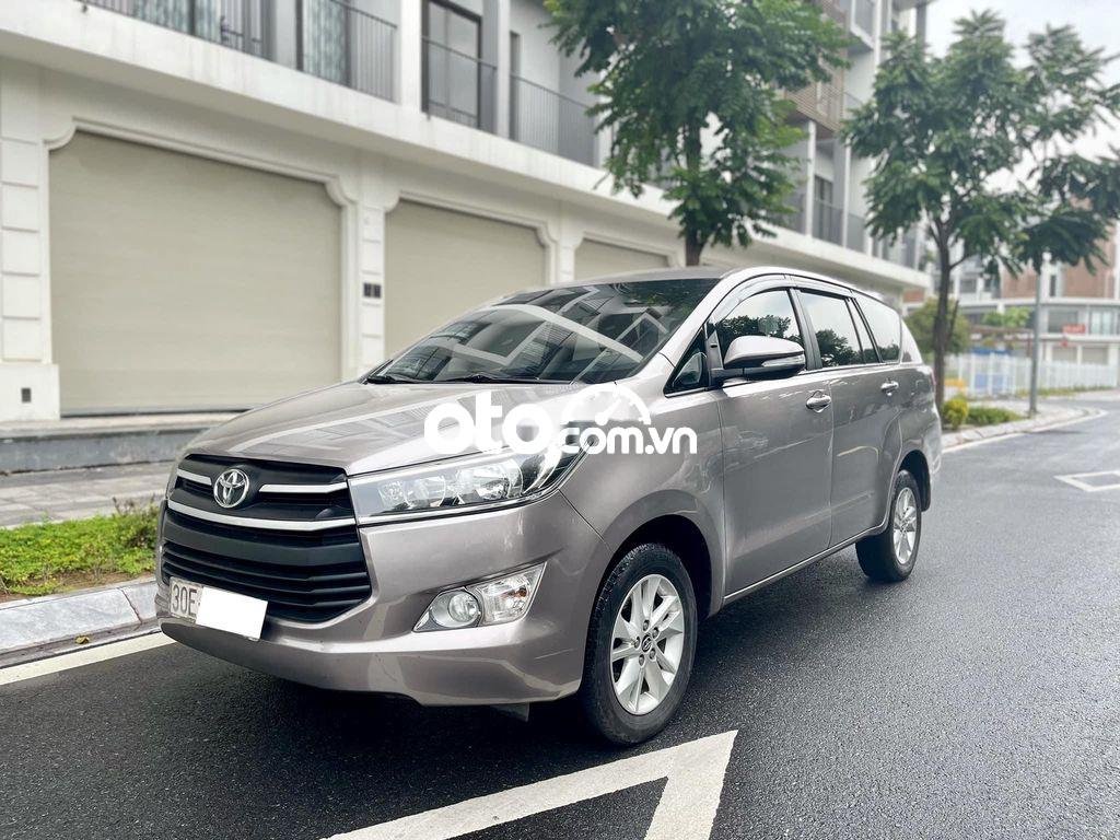 Toyota Innova 2017 - Bán Toyota Innova năm sản xuất 2017, màu xám  