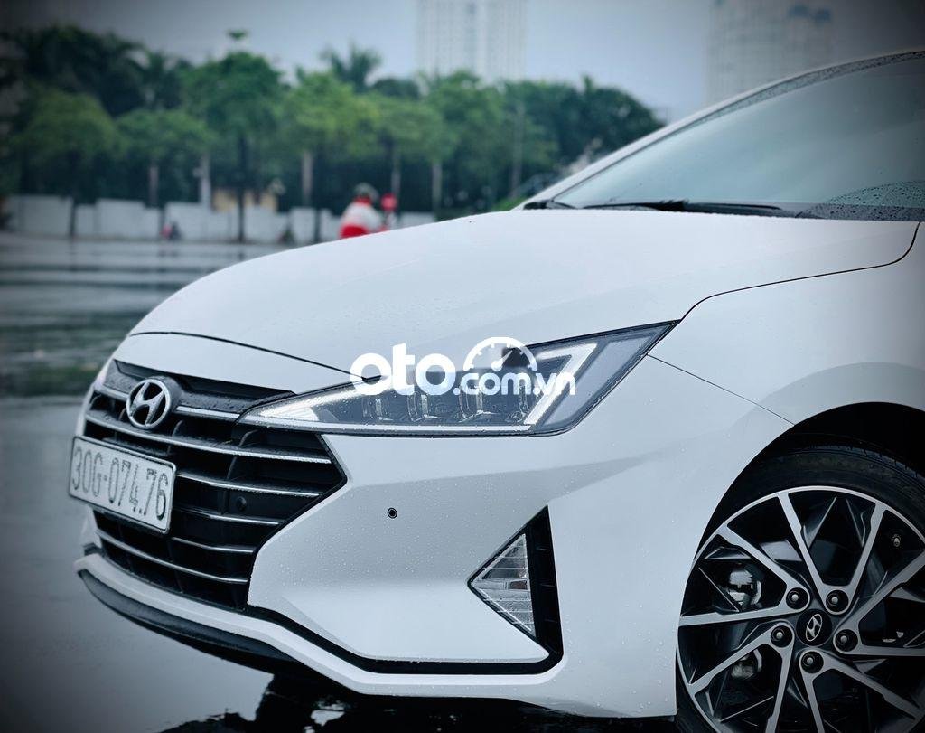 Hyundai Elantra 2019 - Bán xe Hyundai Elantra năm sản xuất 2019, màu trắng 