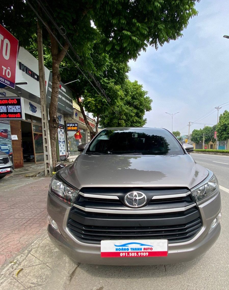 Toyota Innova   2.0E 2018 - Bán Toyota Innova 2.0E năm sản xuất 2018, màu nâu