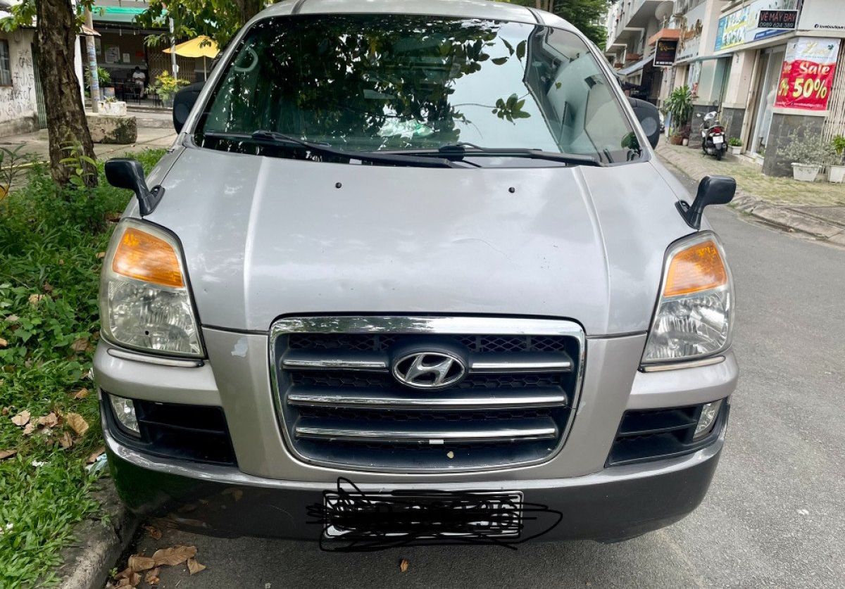 Hyundai Grand Starex 2005 - Cần bán xe Hyundai Grand Starex đời 2005, màu bạc, xe nhập