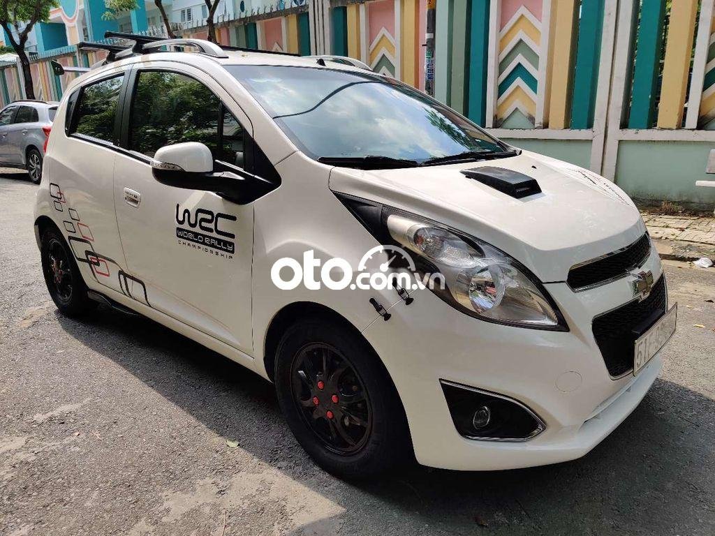 Chevrolet Spark 2016 - Cần bán lại xe Chevrolet Spark sản xuất 2016, màu trắng  