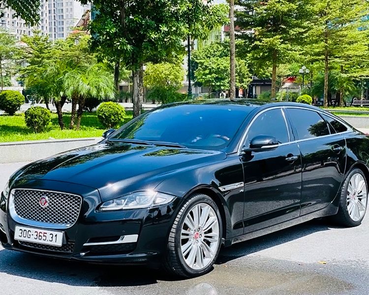 Jaguar XJL 2017 - Xe Jaguar XJL sản xuất năm 2017, màu đen, xe nhập