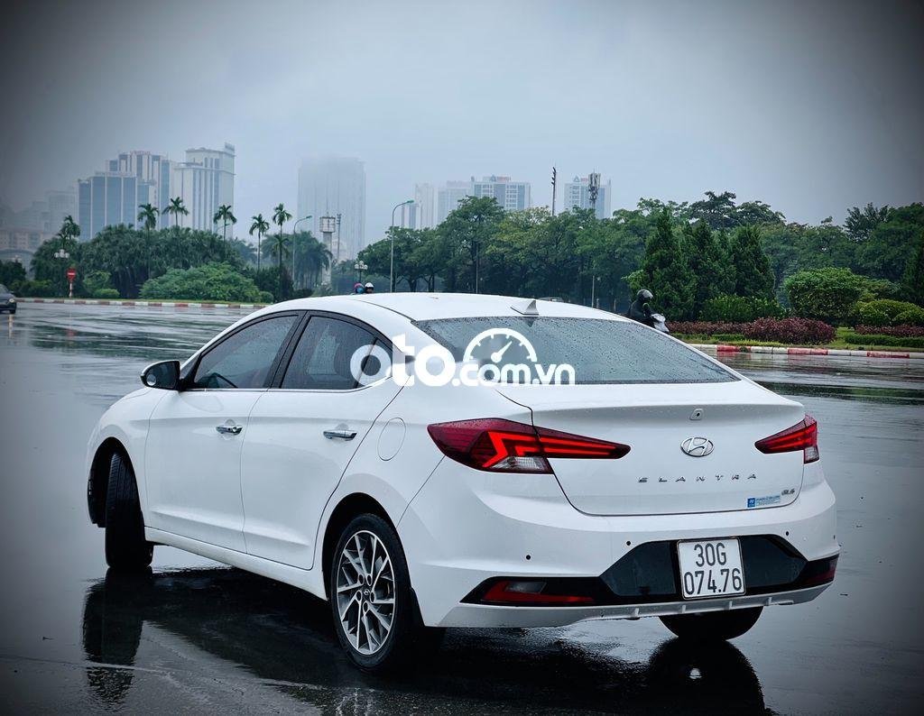 Hyundai Elantra 2019 - Bán xe Hyundai Elantra năm sản xuất 2019, màu trắng 