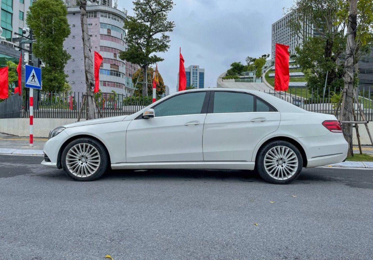 Mercedes-Benz E400 2015 - Bán Mercedes E400 đời 2015, màu trắng