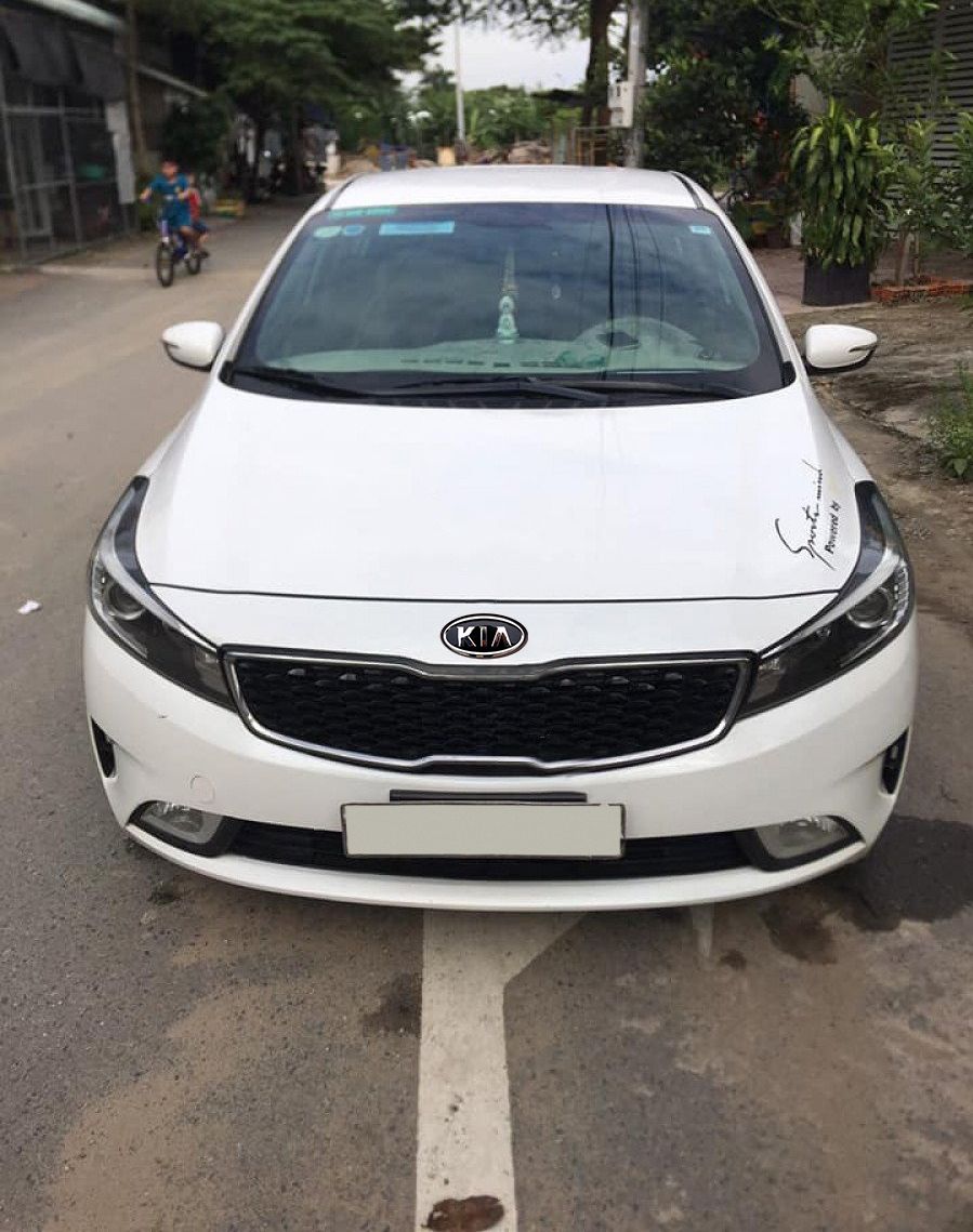 Kia Cerato 2016 - Cần bán gấp Kia Cerato đời 2016, màu trắng chính chủ, 368 triệu