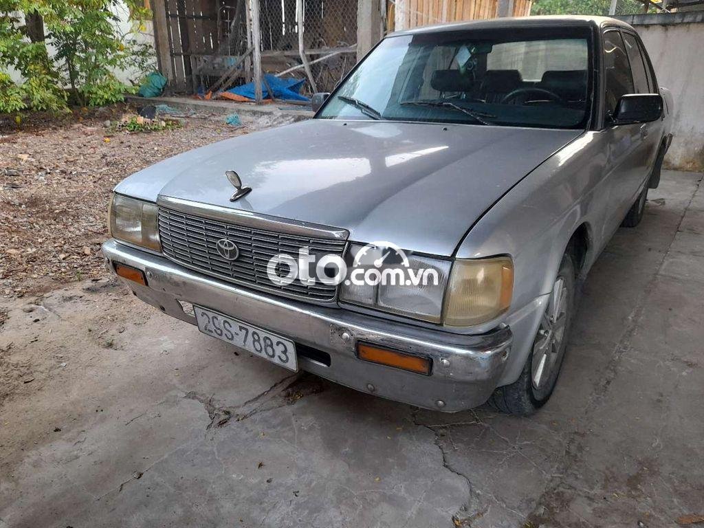 Toyota Crown     1993 - Cần bán lại xe Toyota Crown sản xuất năm 1993, màu xám, nhập khẩu nguyên chiếc, 75 triệu