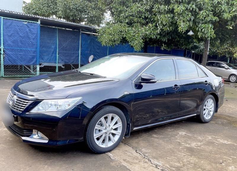 Toyota Camry 2012 - Bán Toyota Camry đời 2012, màu xanh lam còn mới, giá tốt