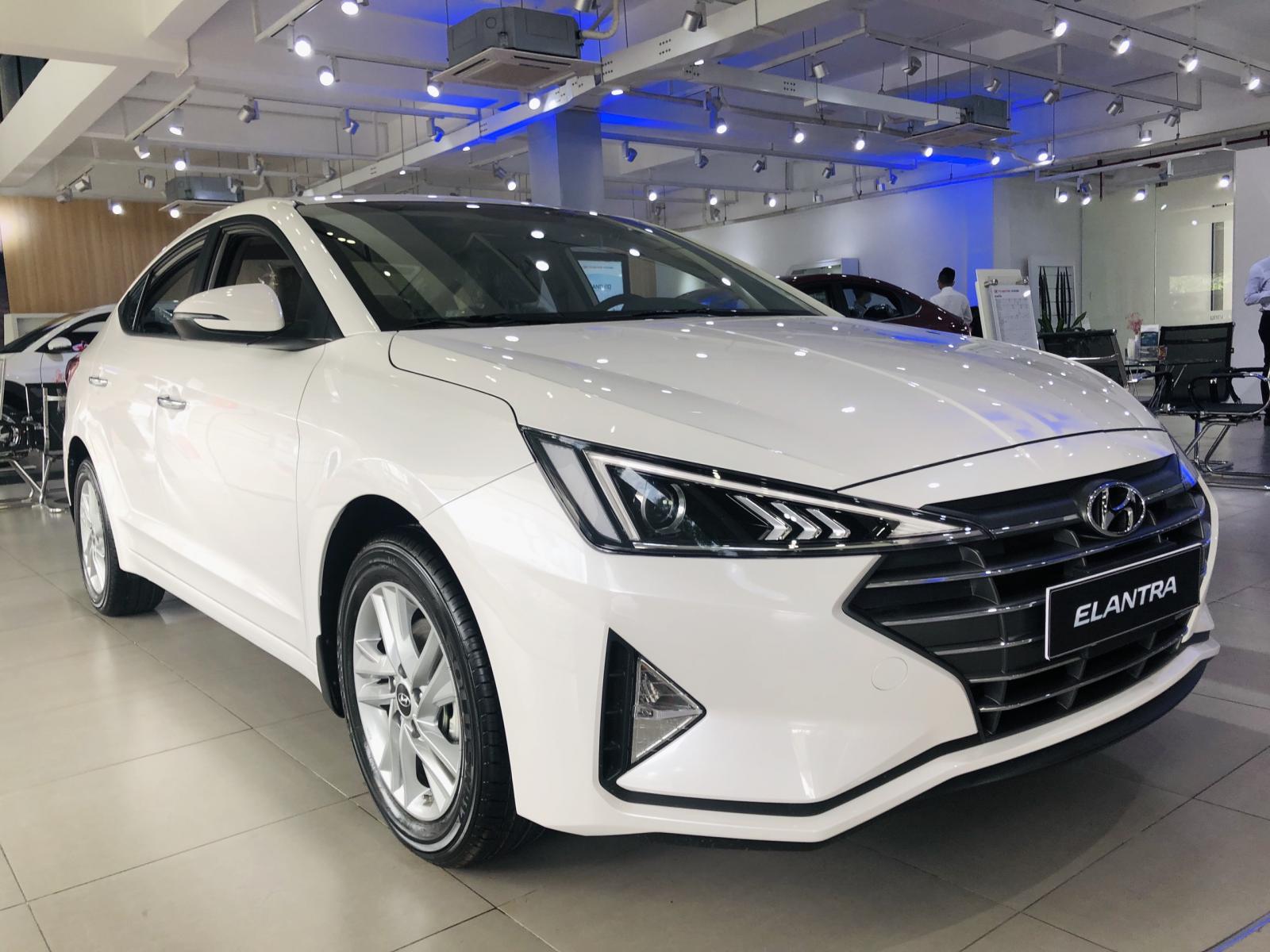 Hyundai Elantra 1.6 AT 2021 - Cần bán xe Hyundai Elantra 1.6 AT năm 2021, màu trắng, 655 triệu