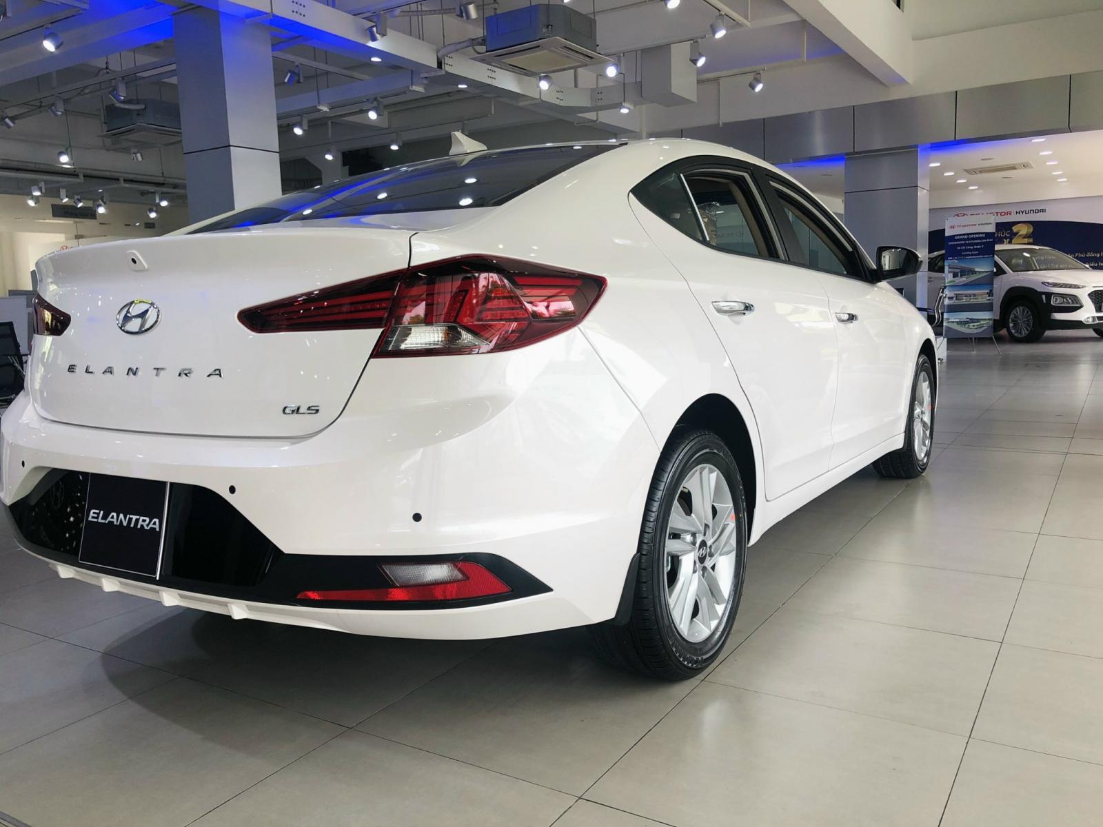 Hyundai Elantra 1.6 AT 2021 - Cần bán xe Hyundai Elantra 1.6 AT năm 2021, màu trắng, 655 triệu