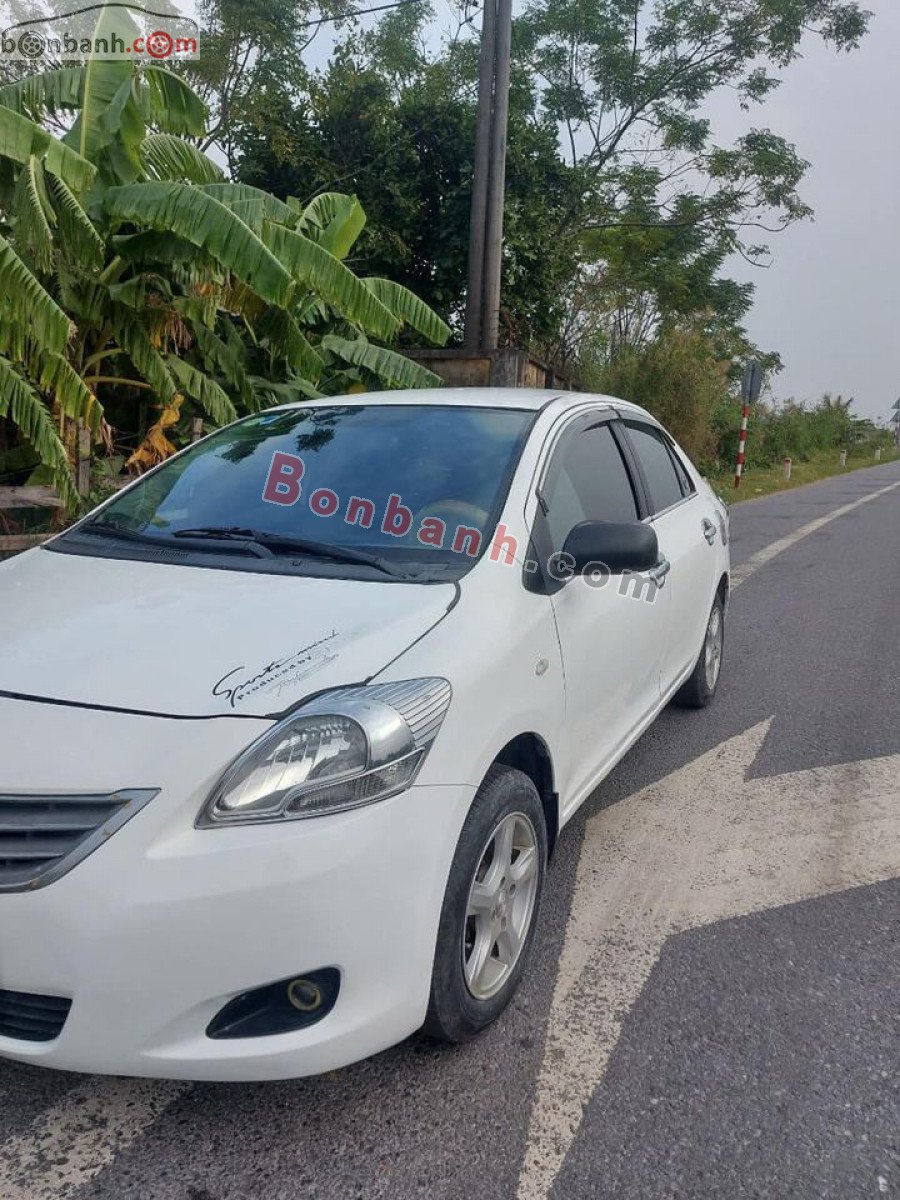 Toyota Vios   1.5MT 2011 - Bán ô tô Toyota Vios 1.5MT năm 2011, màu trắng, 166 triệu