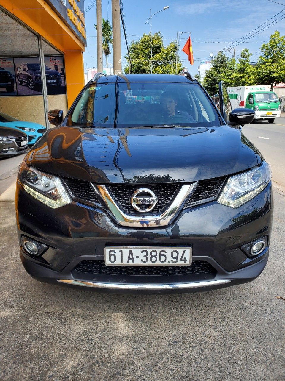 Nissan X trail 2017 - Cần bán gấp Nissan X trail 2.0 SL năm 2017, giá cạnh tranh