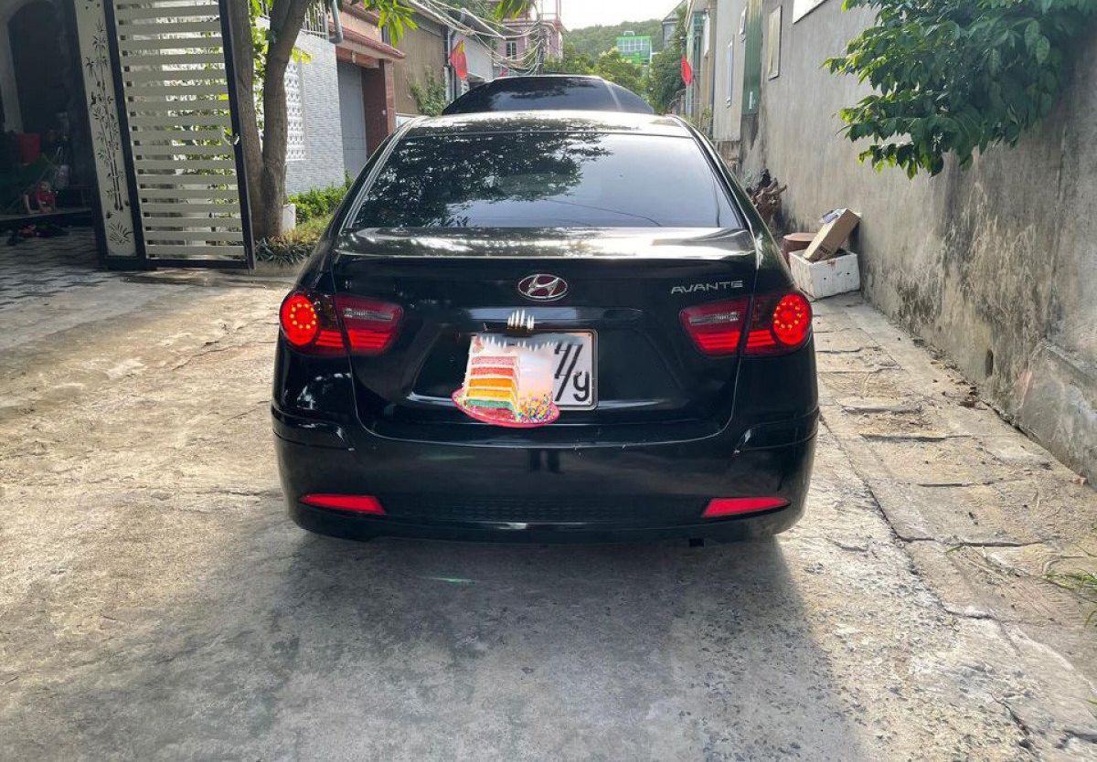 Hyundai Avante   1.6 AT  2014 - Xe Hyundai Avante 1.6 AT 2014, màu đen còn mới giá cạnh tranh