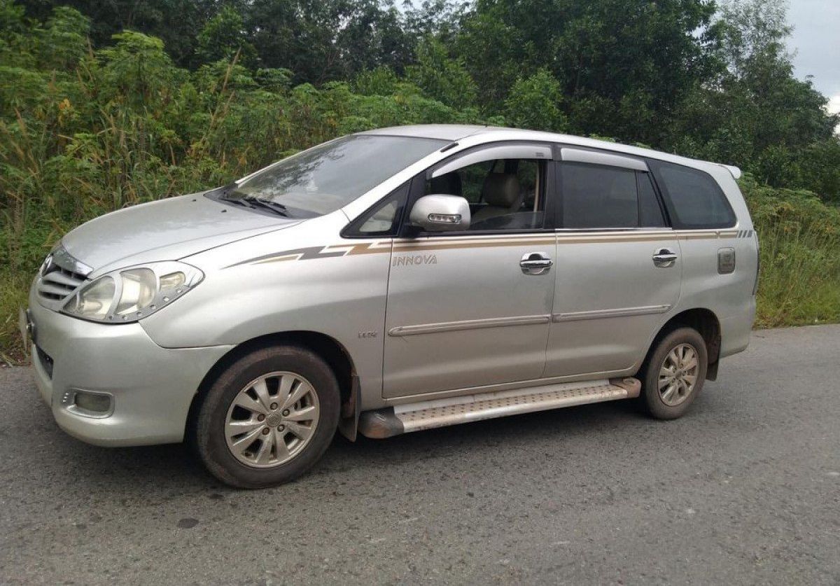 Toyota Innova   MT  2006 - Bán xe Toyota Innova MT đời 2006, màu bạc