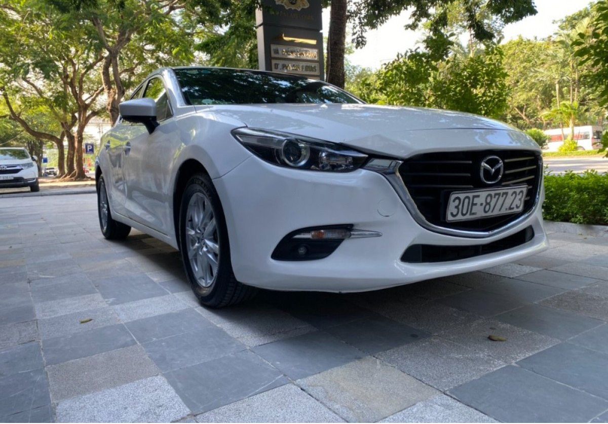 Mazda 3   1.5 AT  2017 - Cần bán gấp Mazda 3 1.5 AT đời 2017, màu trắng, 555 triệu