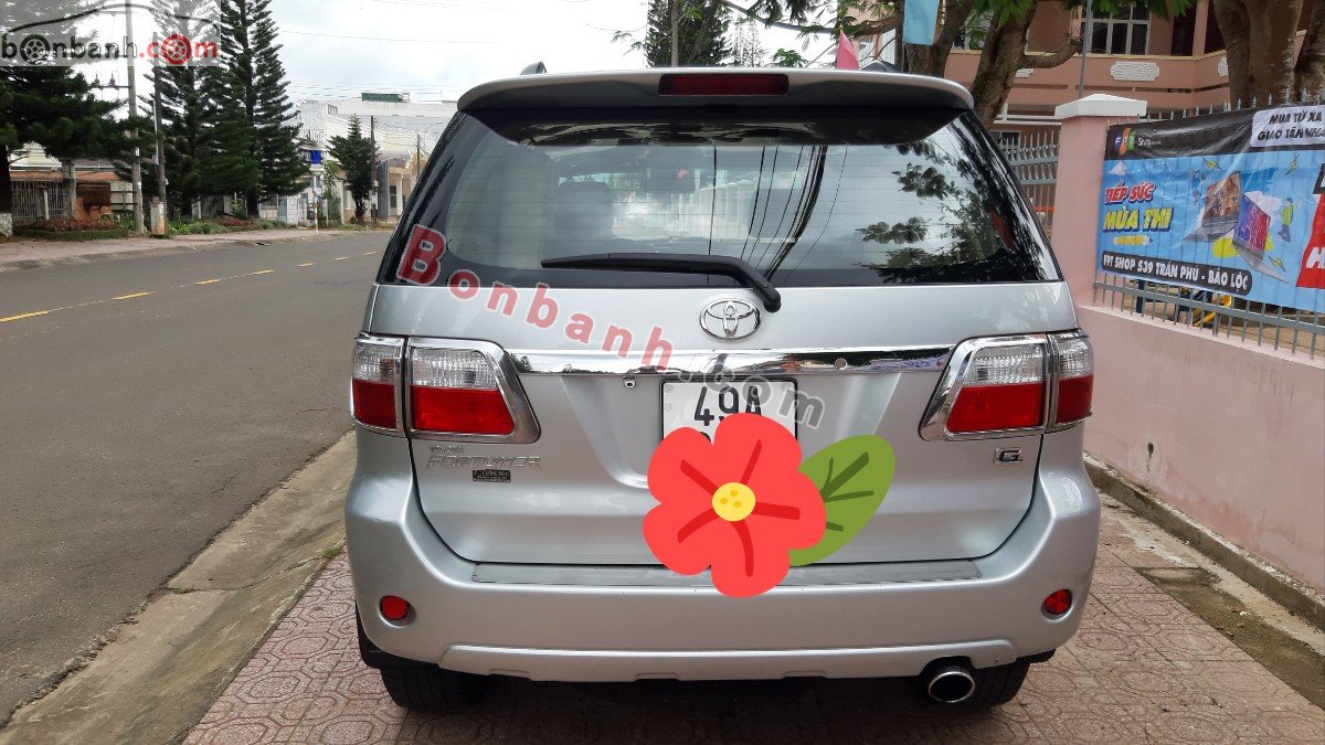 Toyota Fortuner   2.5MT  2011 - Bán xe Toyota Fortuner 2.5MT năm sản xuất 2011, màu bạc chính chủ