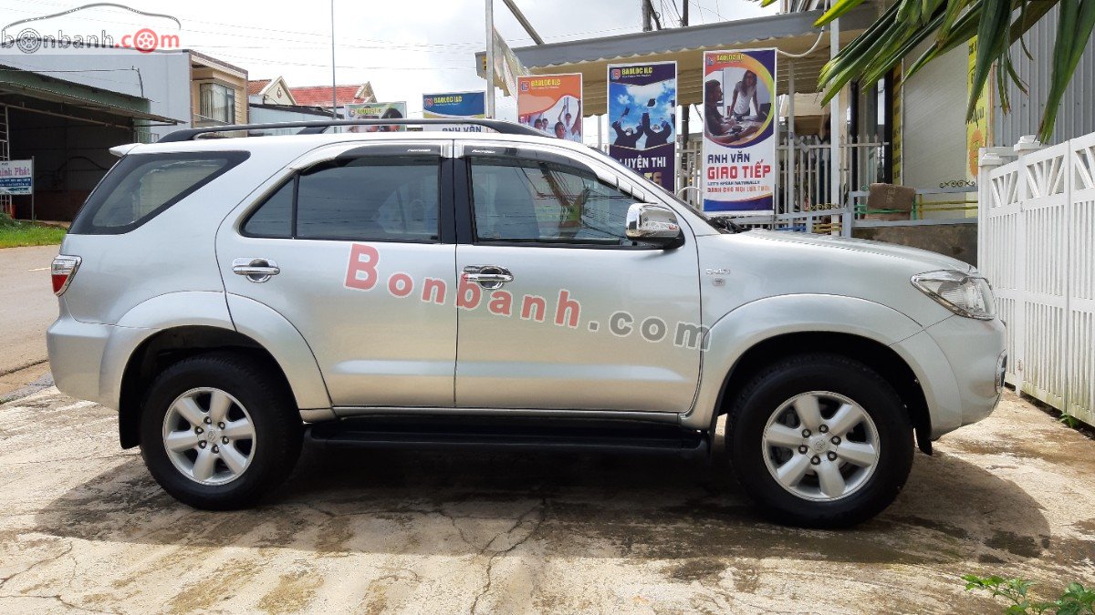 Toyota Fortuner   2.5MT  2011 - Bán xe Toyota Fortuner 2.5MT năm sản xuất 2011, màu bạc chính chủ