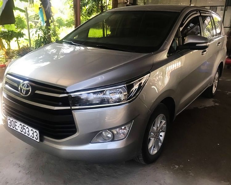 Toyota Innova   2.0E   2016 - Bán Toyota Innova 2.0E năm sản xuất 2016, màu bạc xe gia đình