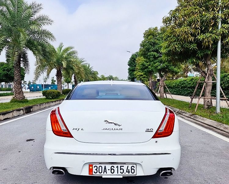 Jaguar XJ    2013 - Bán Jaguar XJ sản xuất 2013, màu trắng, nhập khẩu nguyên chiếc