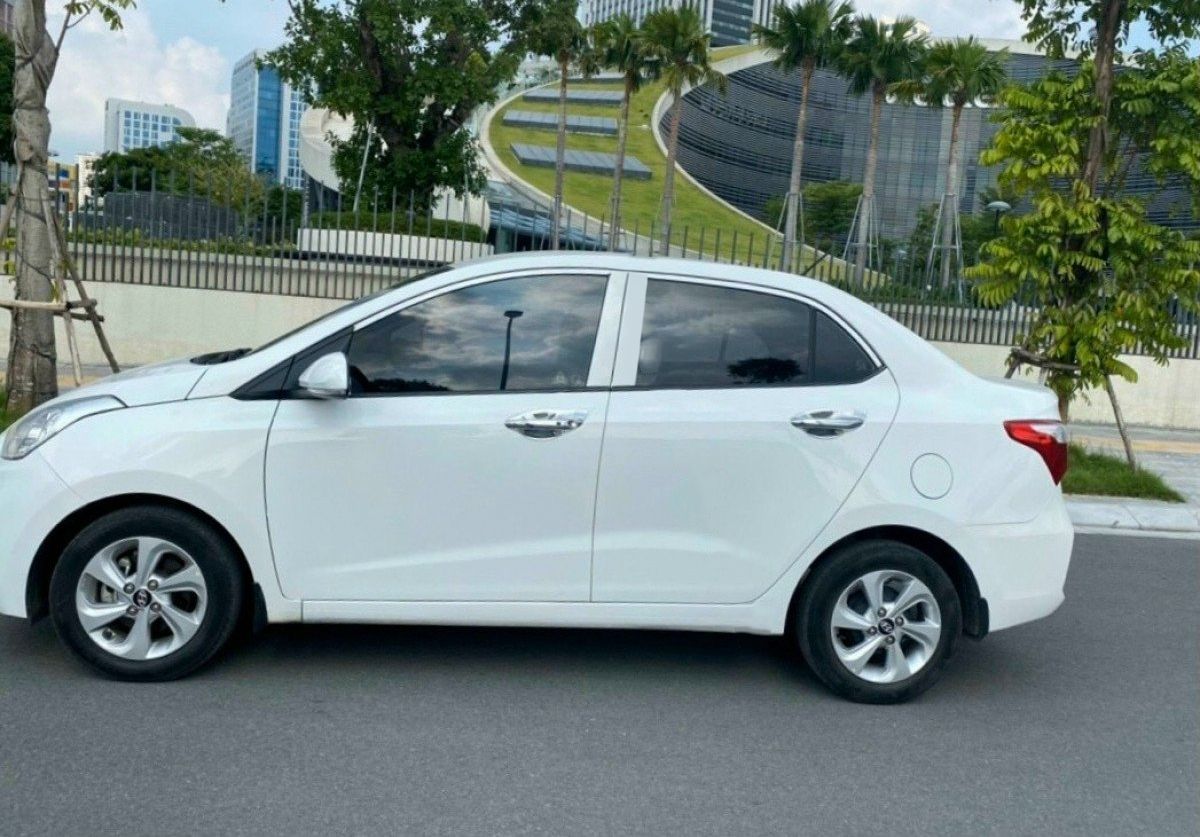 Hyundai Grand i10 2017 - Cần bán Hyundai Grand i10 sản xuất năm 2017, màu trắng  