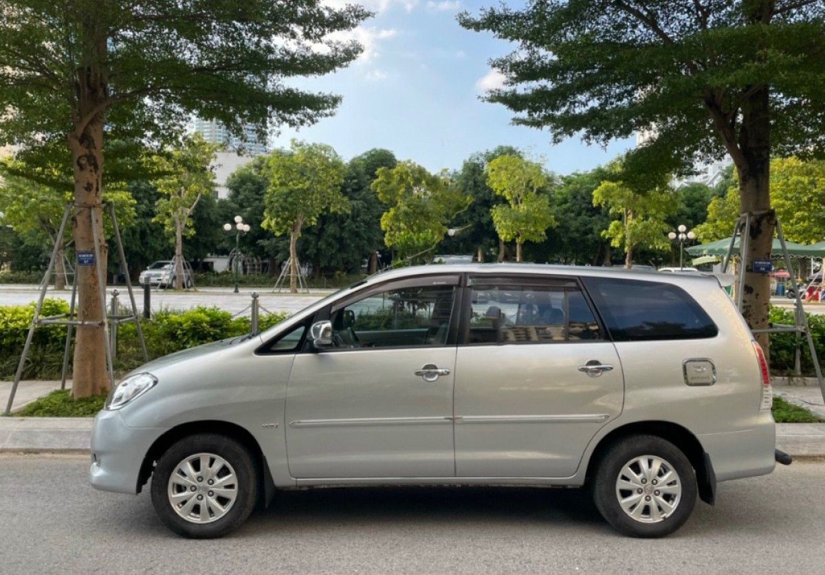 Toyota Innova   2.0 V  2009 - Bán Toyota Innova 2.0 V đời 2009, màu bạc