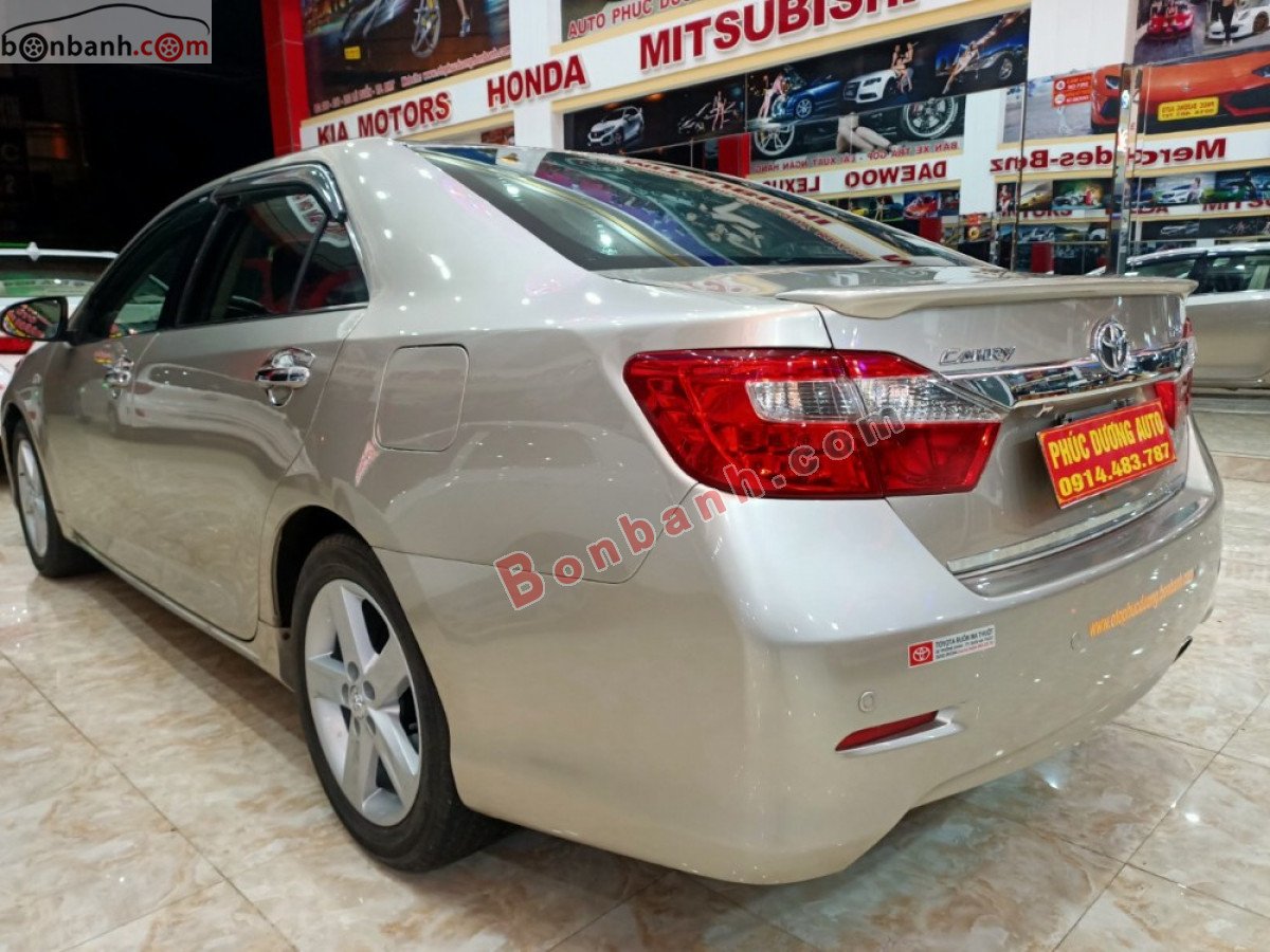 Toyota Camry   Q  2014 - Cần bán xe Toyota Camry Q năm 2014 xe gia đình, 670tr