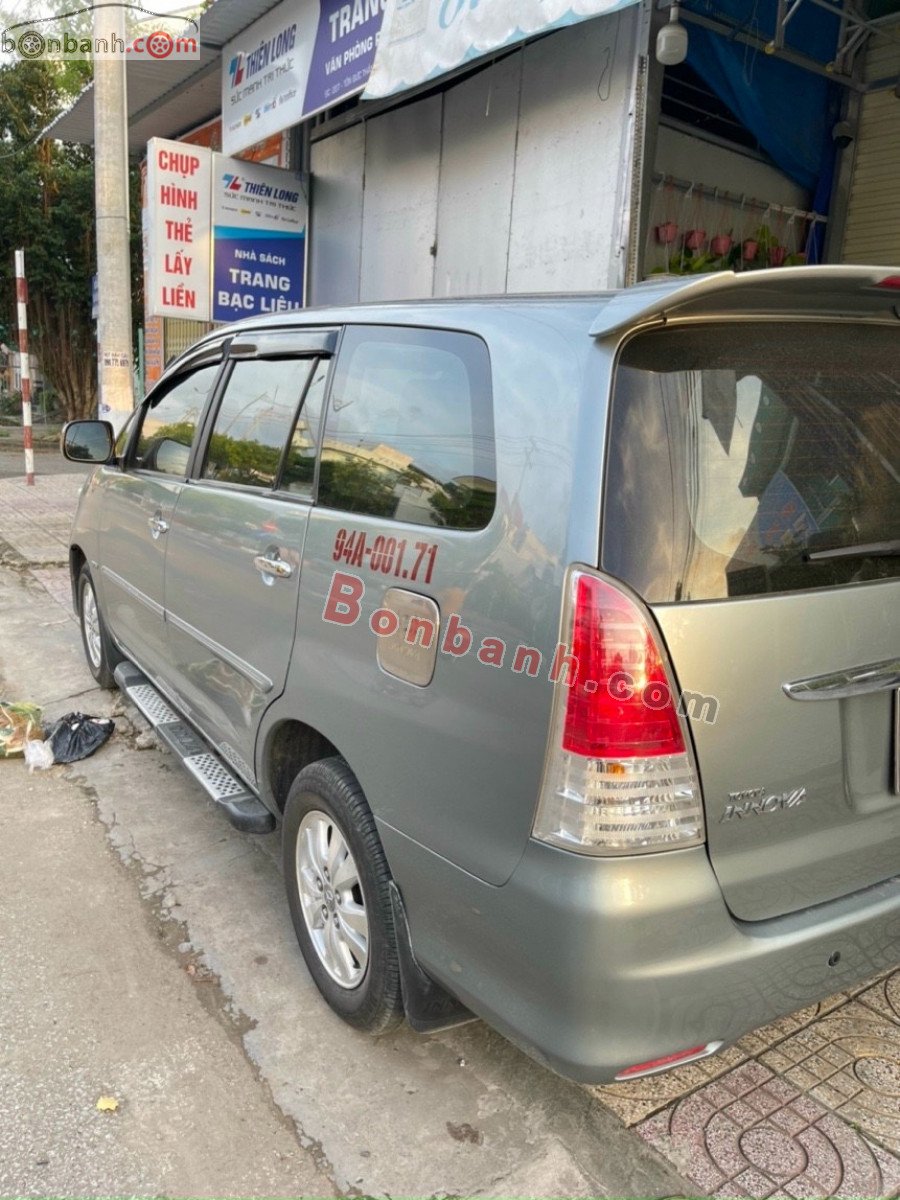 Toyota Innova   SR 2011 - Bán Toyota Innova SR đời 2011, màu xám còn mới