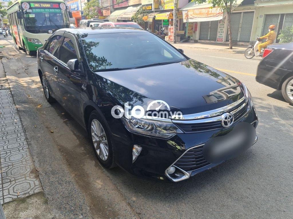 Toyota Camry  2.0E  2017 - Cần bán lại xe Toyota Camry 2.0E sản xuất 2017, màu đen chính chủ