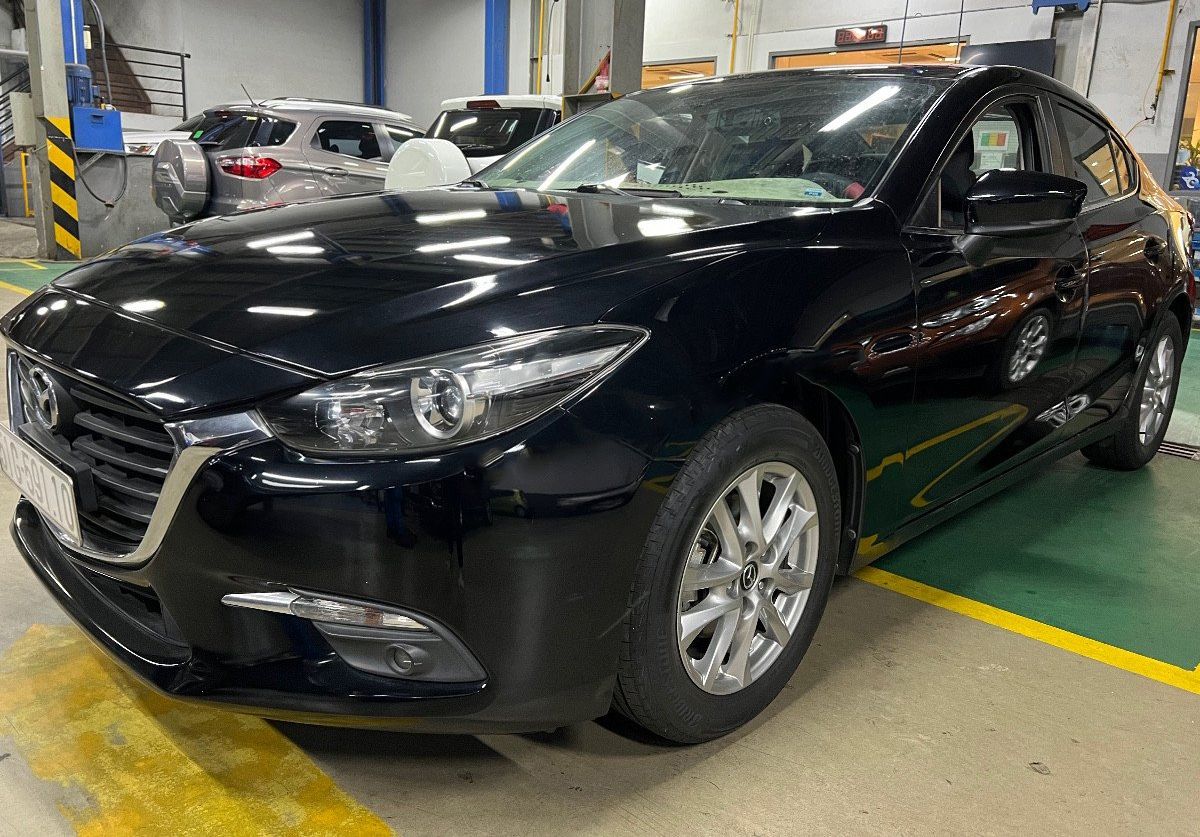 Mazda 3 2018 - Bán Mazda 3 sản xuất năm 2018, màu đen, giá 545tr