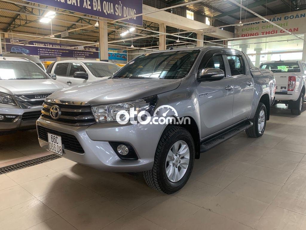 Toyota Hilux 2016 - Bán Toyota Hilux sản xuất 2016, màu xám, xe nhập, giá cạnh tranh