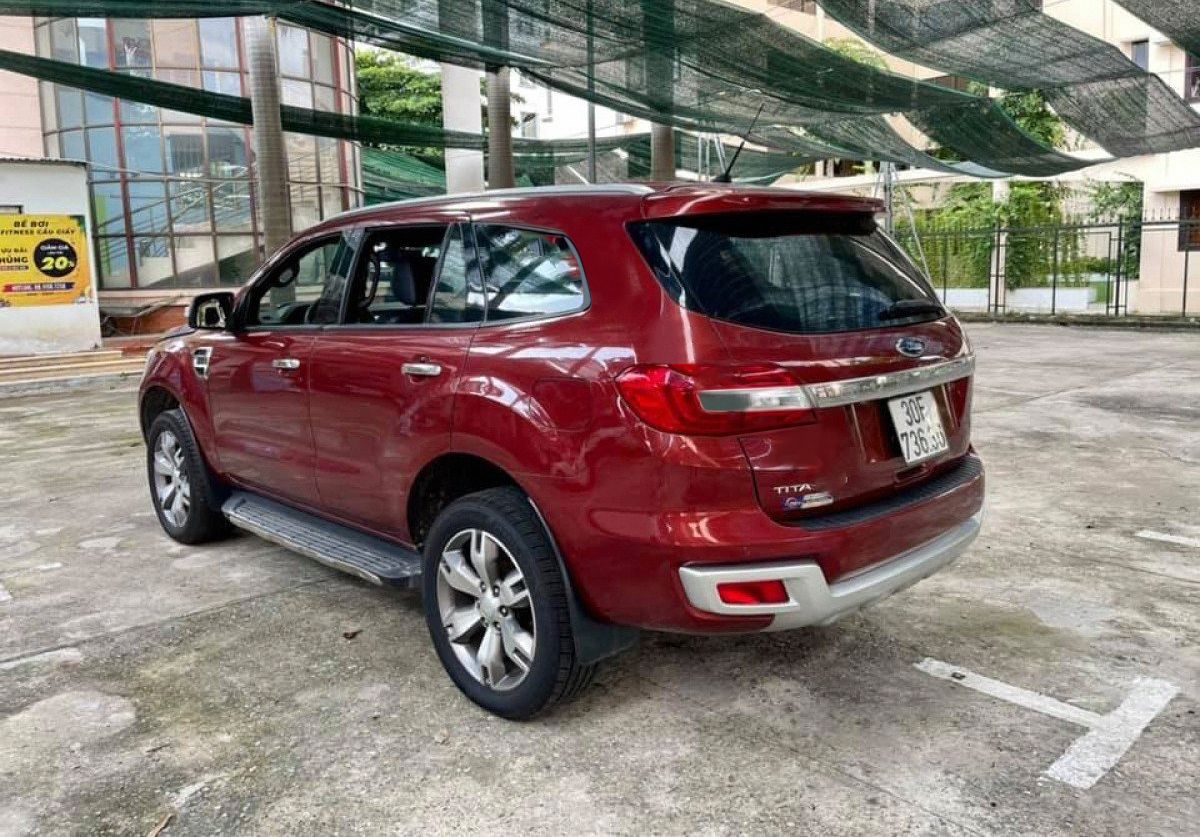 Ford Everest   Titanium 2.2L 4x2 AT   2016 - Cần bán lại xe Ford Everest Titanium 2.2L 4x2 AT sản xuất 2016, màu đỏ 