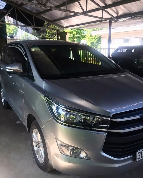 Toyota Innova   2.0E   2016 - Bán Toyota Innova 2.0E năm sản xuất 2016, màu bạc xe gia đình