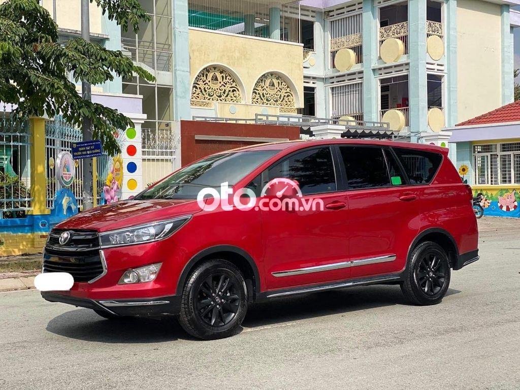 Toyota Innova Ventuner 2.0 AT  2019 - Bán Toyota Innova Ventuner 2.0 AT đời 2019, màu đỏ ít sử dụng, 652tr