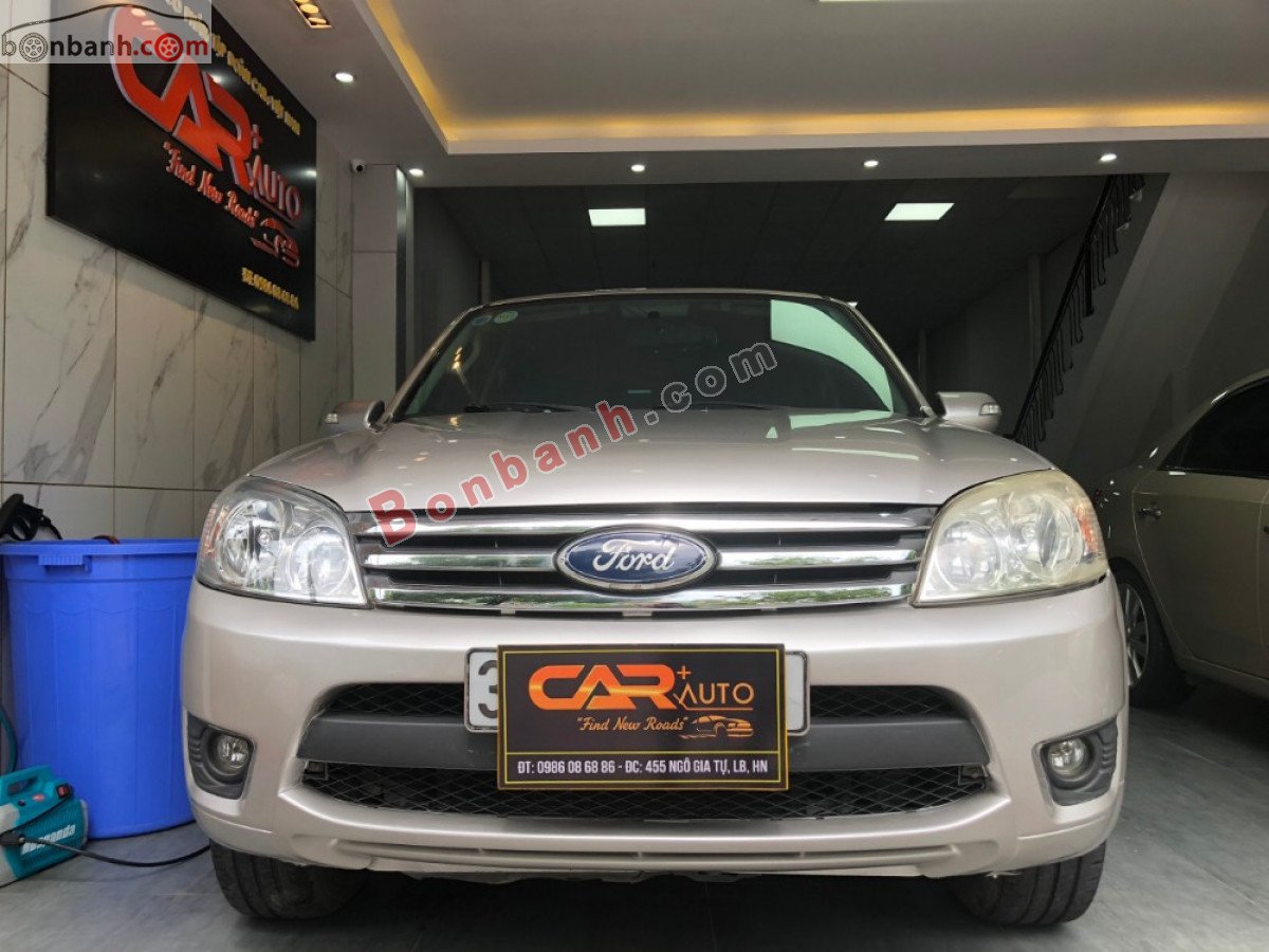 Ford Escape   XLS  2010 - Cần bán gấp Ford Escape XLS đời 2010, màu bạc còn mới